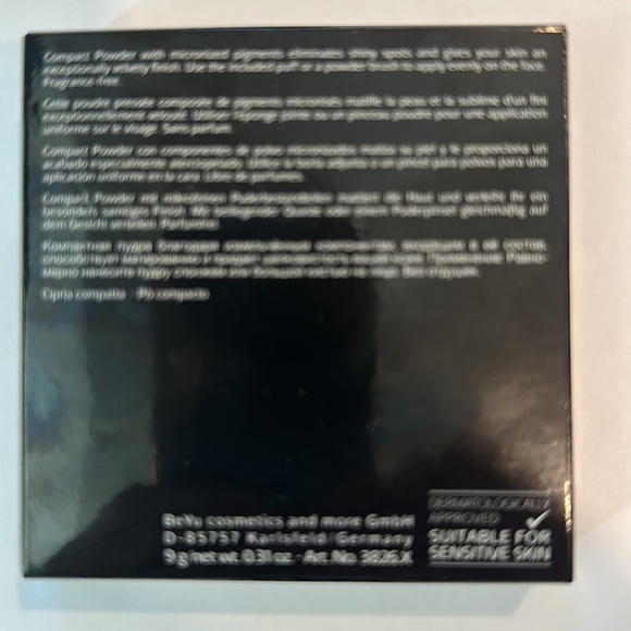 BeYu Catwalk Compact Powder 4 - Picture 3 of 3
